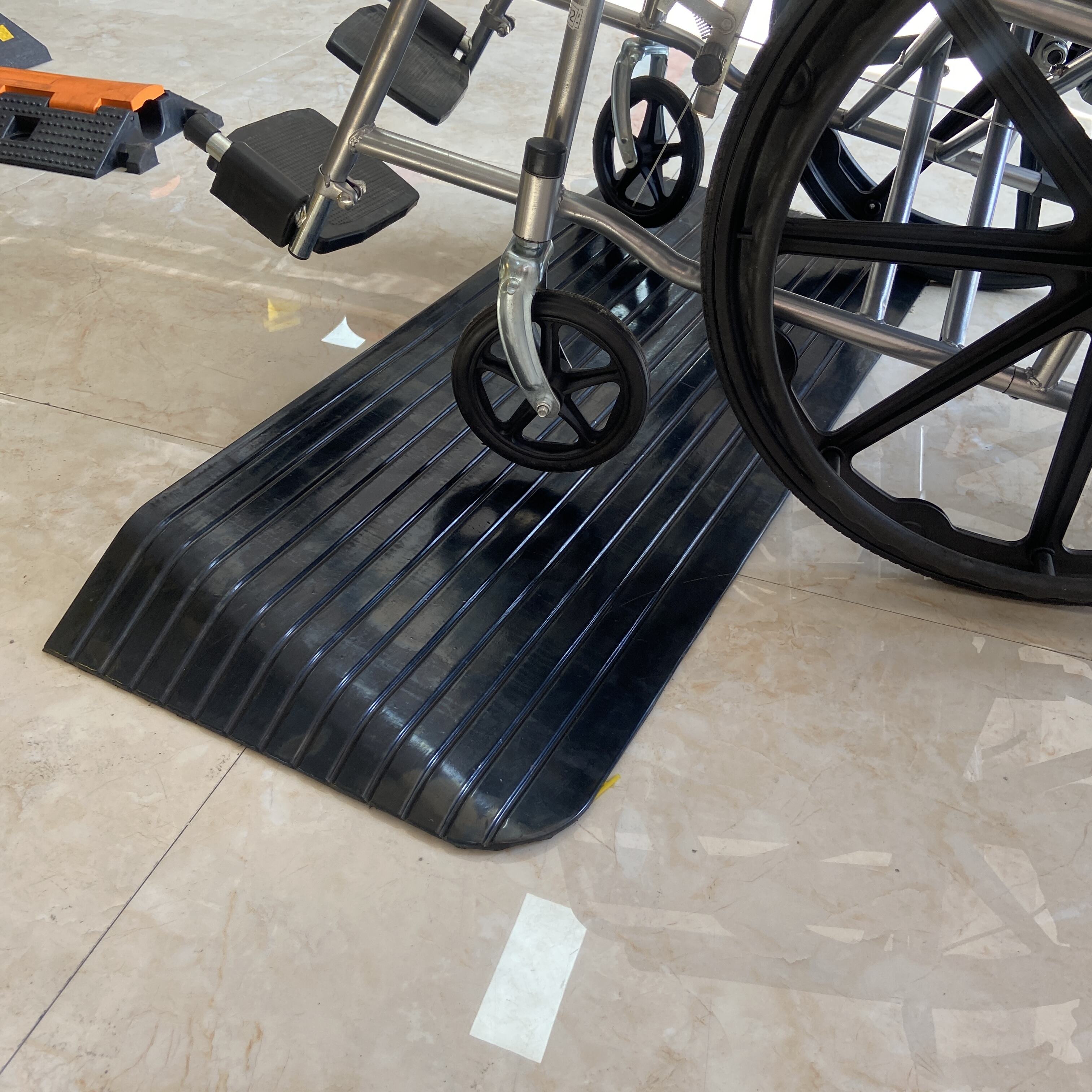 Professional Heavy-Duty Rubber Threshold Ramp with Three-Sided Beveled Design-TRA04（TRA64）