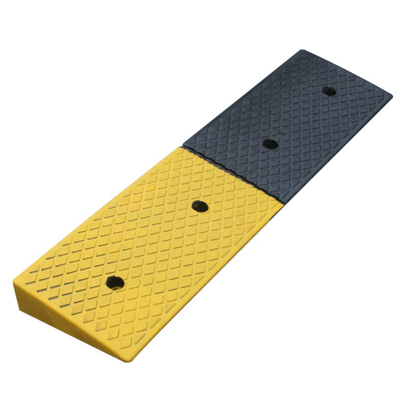 High-Visibility Industrial Rubber Curb Ramp for Heavy-Duty Commercial Access-CRC06