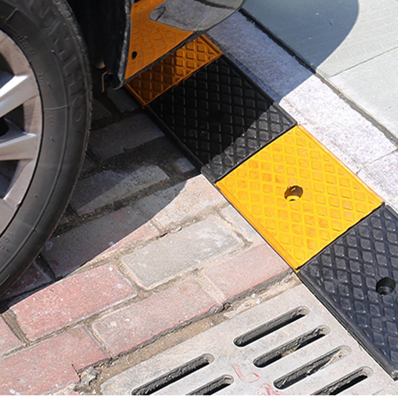 High-Visibility Industrial Rubber Curb Ramp for Driveway and Sidewalk Safety-CRC03