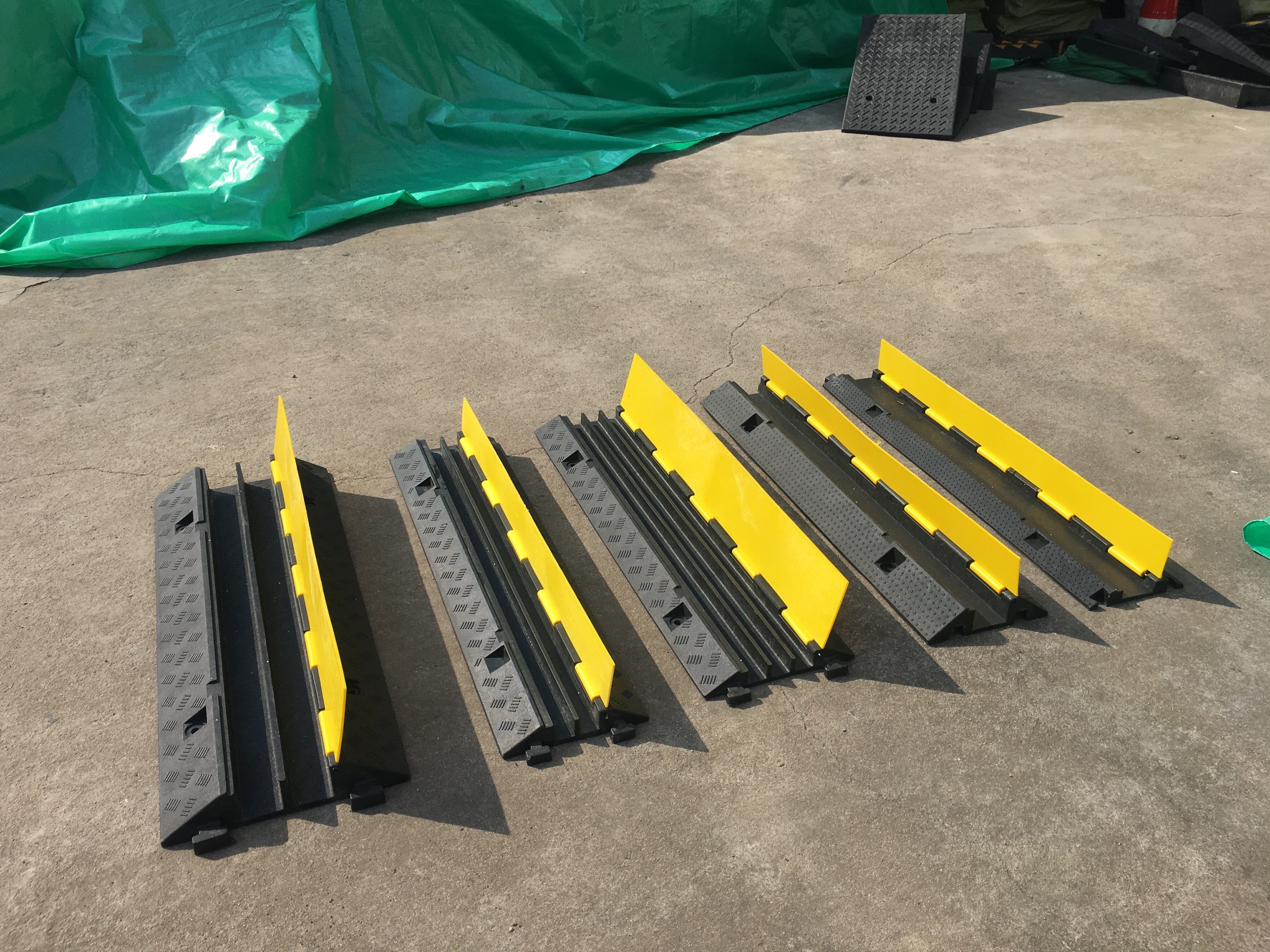 Rampas para Cabos Dobráveis para Configuração e Armazenamento Rápidos