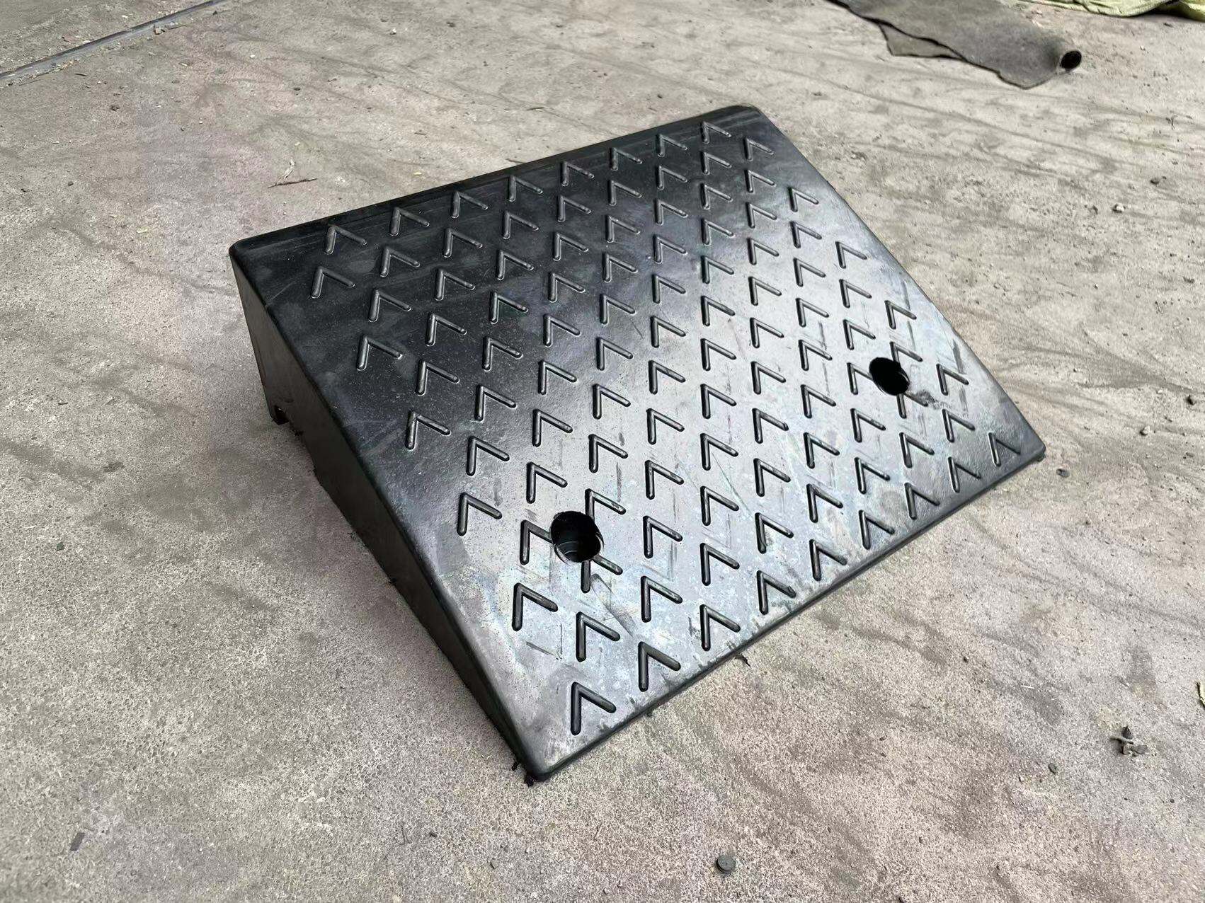 Tapetes Personalizados Resistentes com Classificação de Carga, Padrão de Superfície e Juntas de Conexão