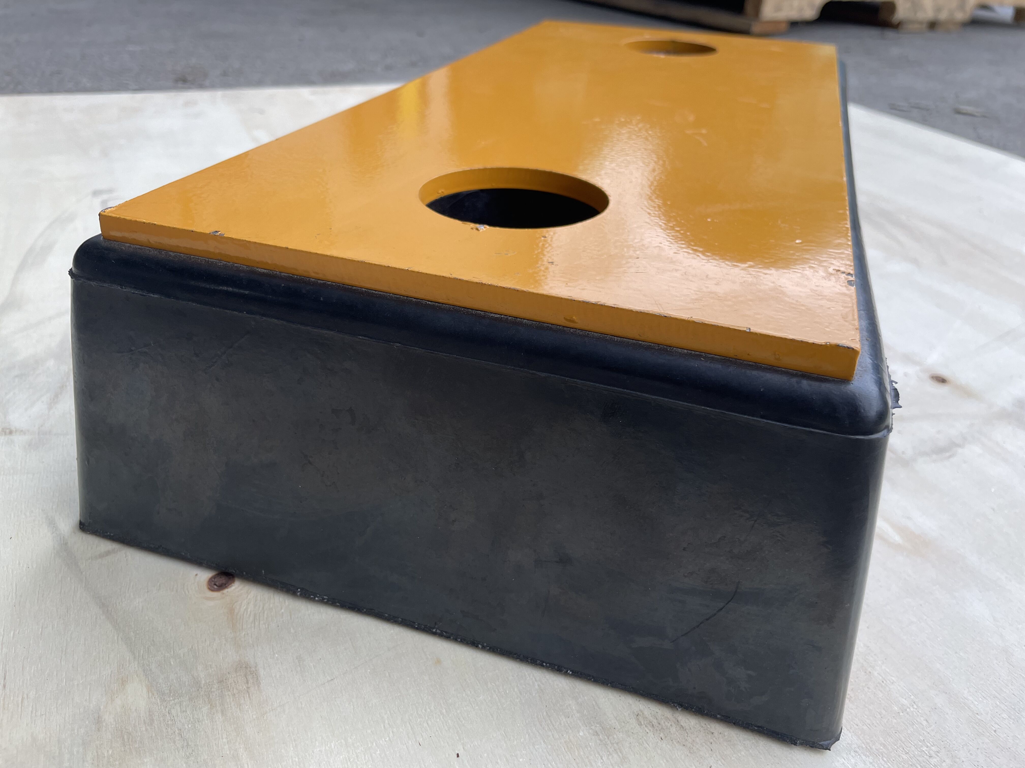 Heavy Duty Steel Face Rubber Dock Bumper