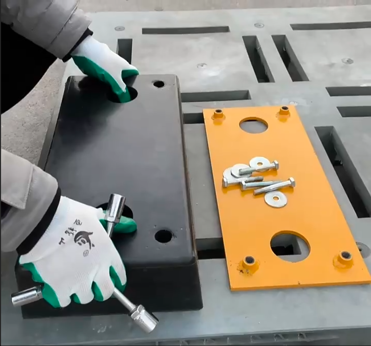 Heavy Duty Steel Face Rubber Dock Bumper