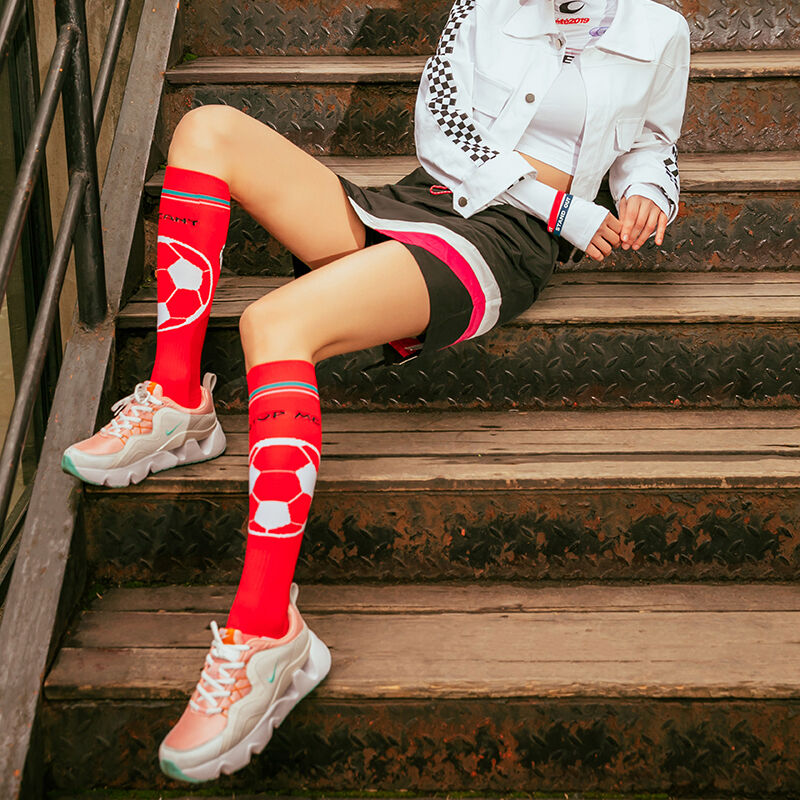 ارفع مستوى تجربتك في رياضة المشي لمسافات طويلة مع جوارب الضغط