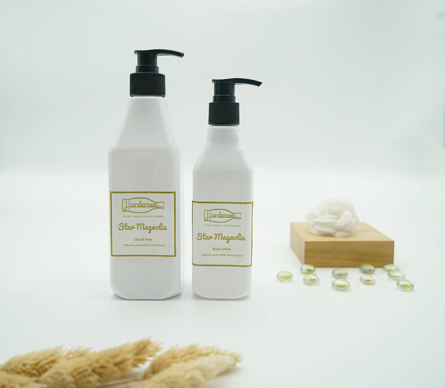 Harderson White Plastic Square Bottles with Pumps Shampoo Conditioner Set details