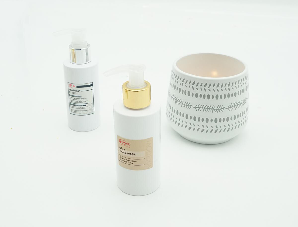 4oz White Plastic Lotion Bottle with Gold Collar Pump manufacture