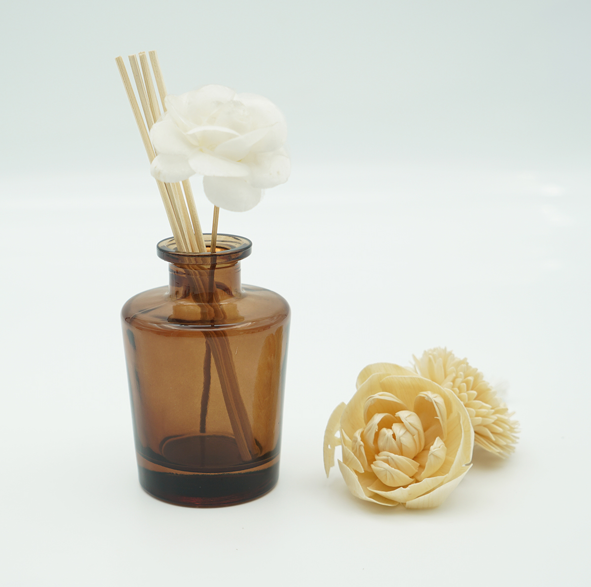 Harderson 240ml Home Fragrance Amber Glass Diffuser Bottle with Glass Stopper manufacture