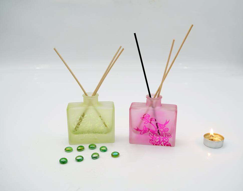 square 100ml reed diffuser bottles with rattan sticks manufacture