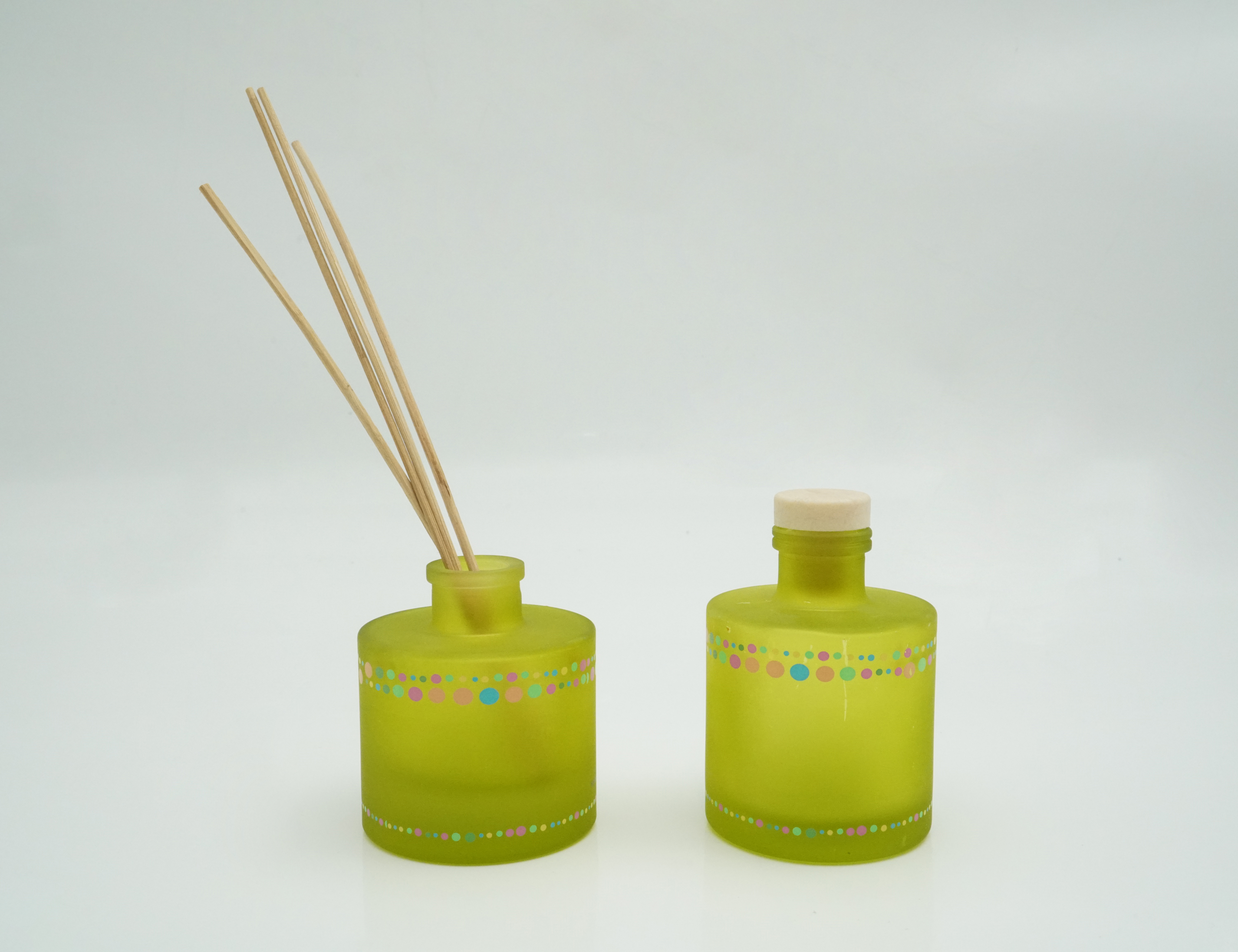 Harderson 3.3oz rattan sticks aroma diffuser bottles color glass manufacture