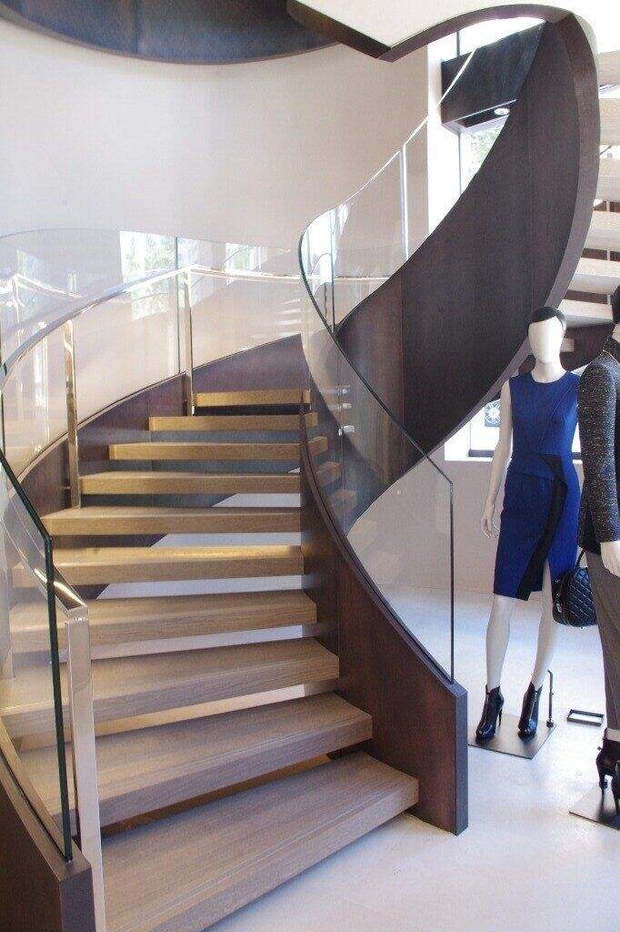 Customized Luxury Indoor carbon steel curved Staircase for villa made in china factory