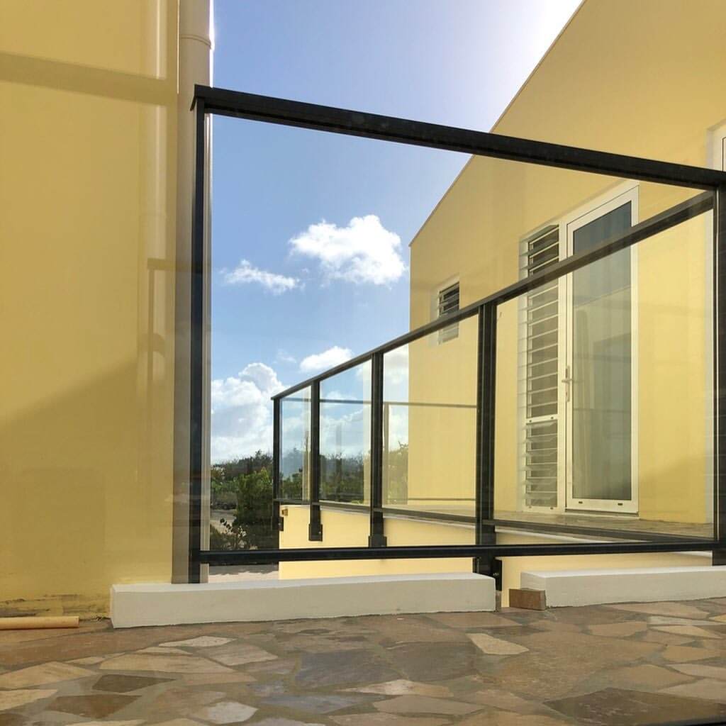 Factory Price Strong Stainless Steel Baluster Tempered Glass Balcony Railing/High Quality Balustrades Handrails supplier