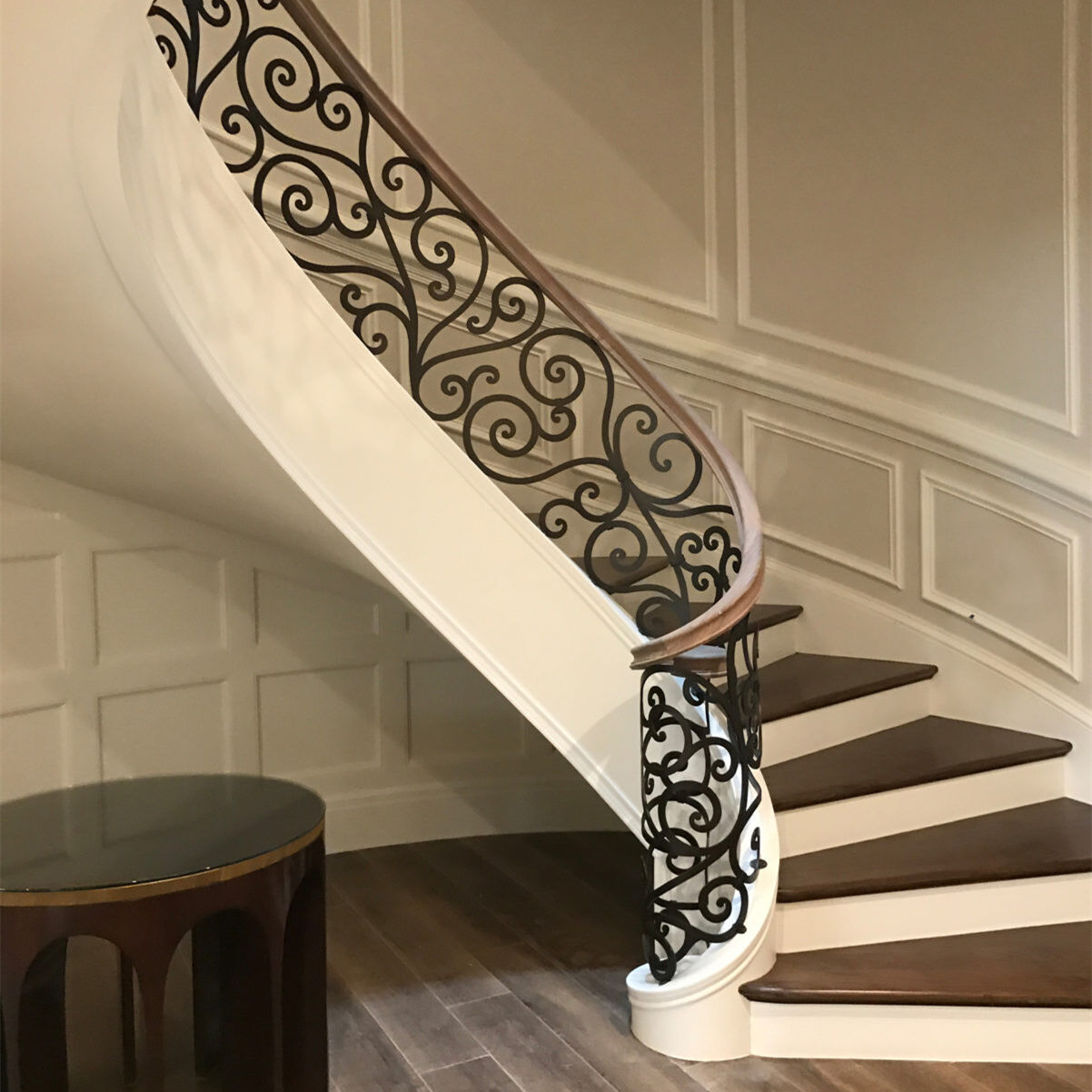 Made in china American standard solid wooden indoor metal curved stringer straight staircase