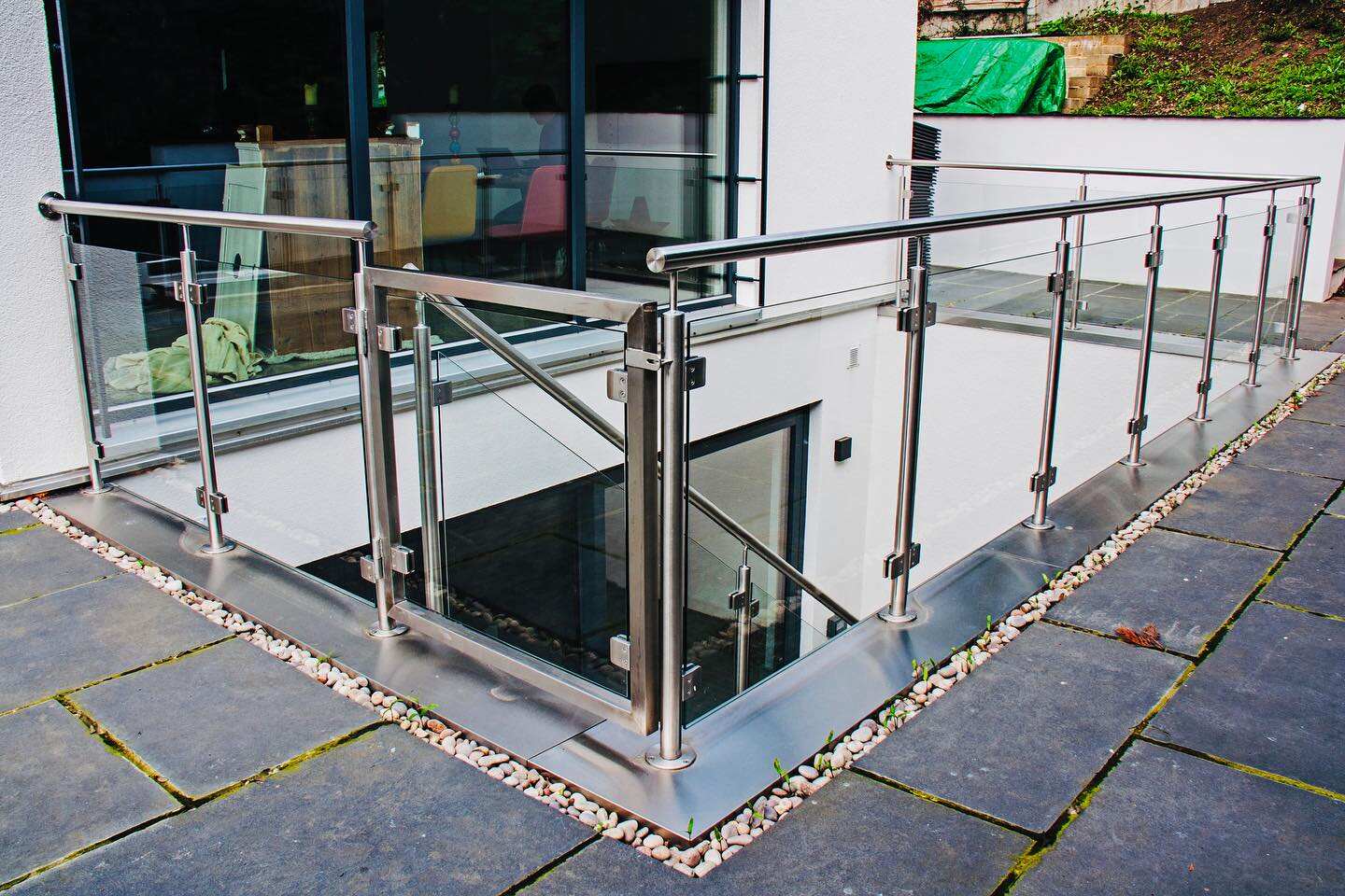 DB Hot Sale Baluster glass railing SGCC CE AS/NZS2208 modern design Deck outdoor stainless steel 304/316 glass railing post supplier