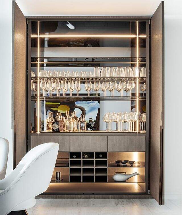 Luxurious Kitchen Cabinet with Glass Wine Display - Home Lacquered Bar Furniture factory