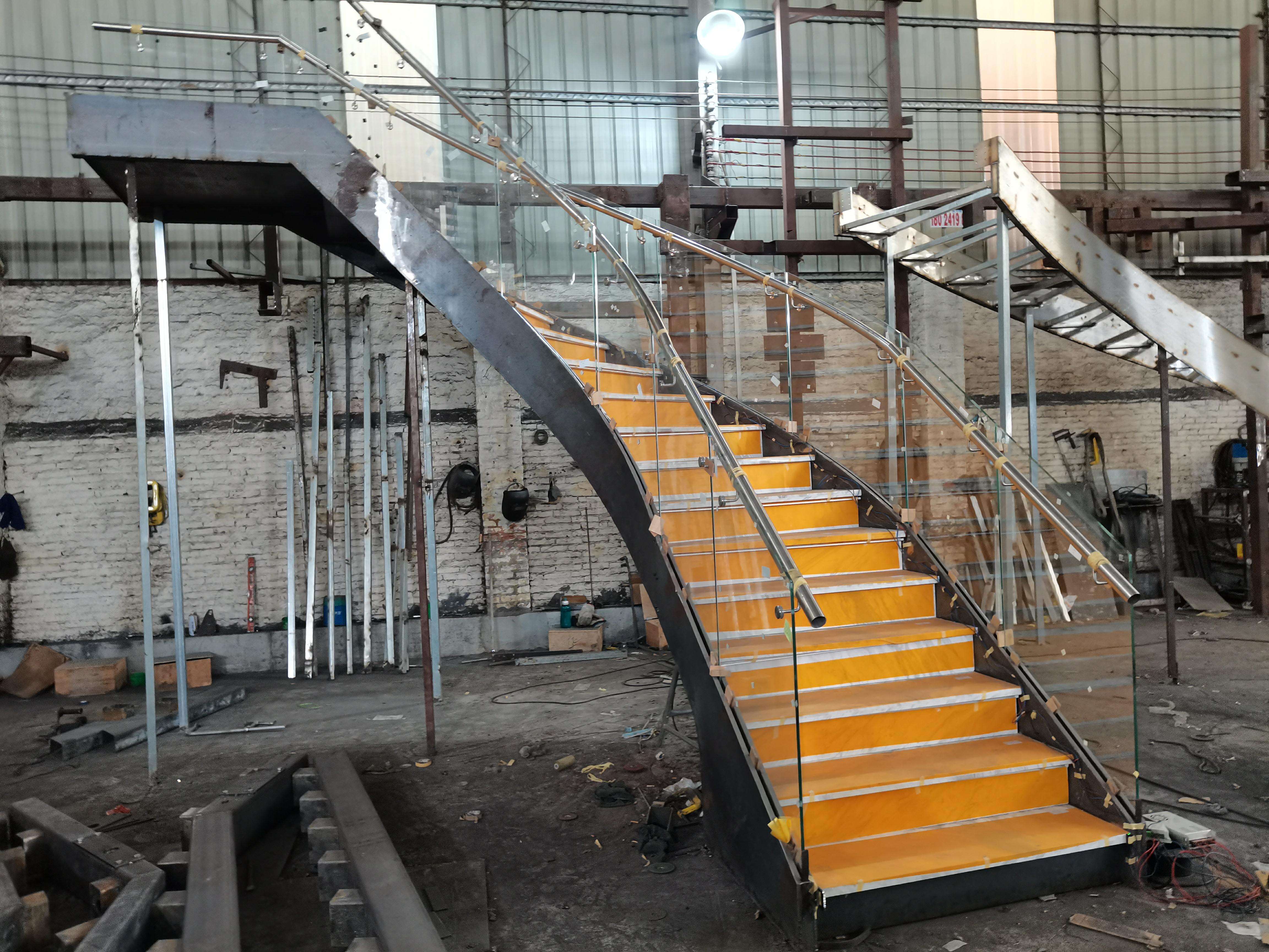 DB Modern Colorful Laminated Tempered Glass Tread Floating Straight Staircase for America supplier