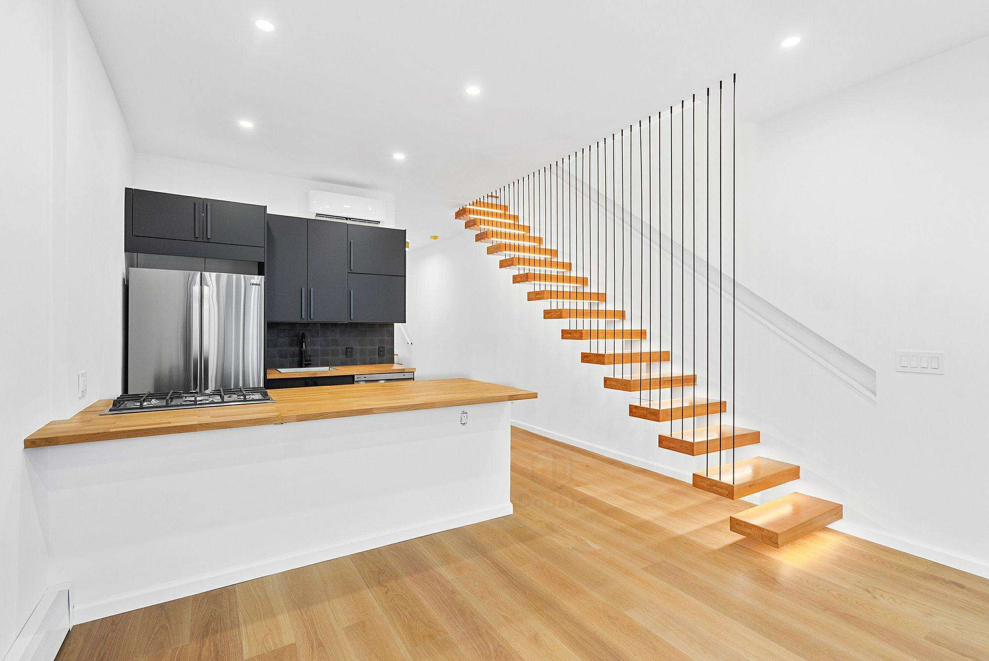 DB Clear Varnish Wooden Tread Staircase Floating Straight Stairs Customized Interior Stairs designs manufacture