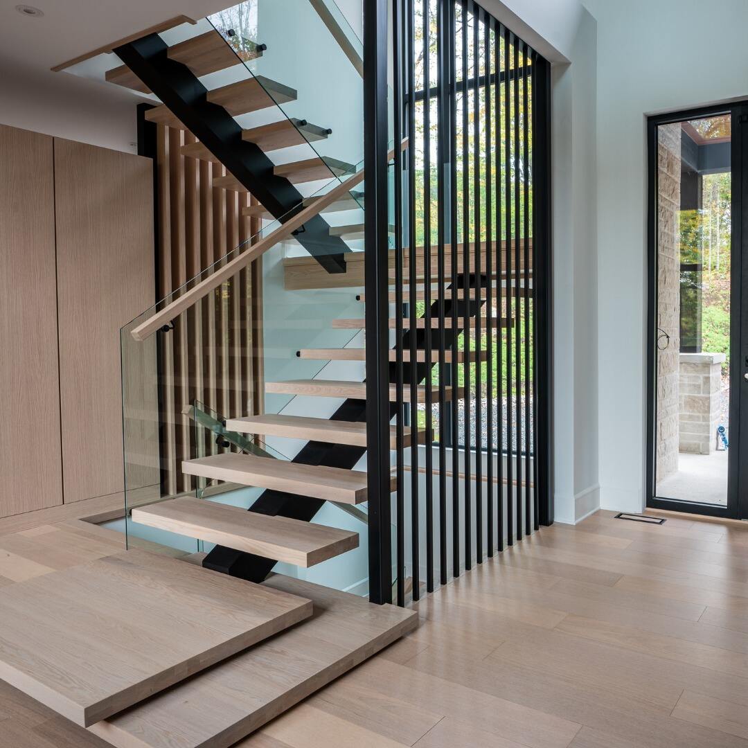 Industrial Mono Stringer Staircase: Combining Functionality with Urban Aesthetics in Your Home