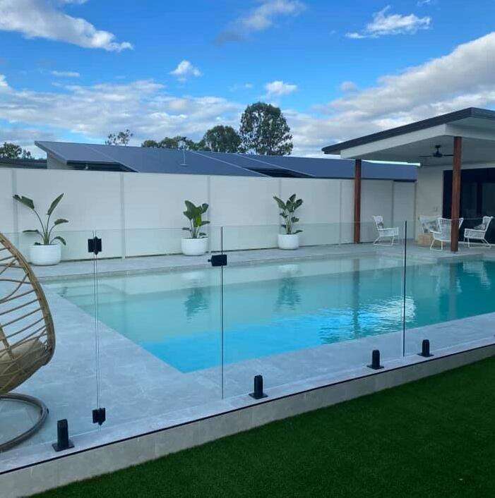 DBM Anti-corrosion Swimming Pool Fence with 10-12mm Tempered Glass and Stainless steel Glass Spigots