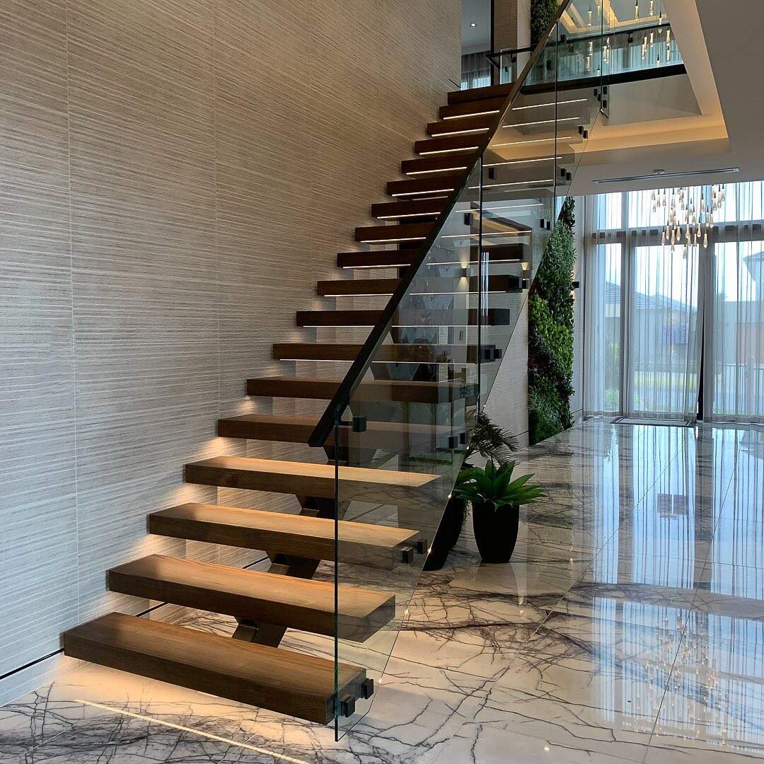 Straight Run Floating staircase customized to make with beech wood stair treads and tempered glass railing stairs system factory