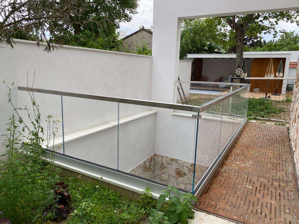 DBM Outdoor 10-12mm Glass Railing with Adjustable Stainless Steel Standoff supplier