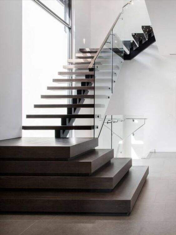 American style popular matte black mono stringer beam white oak open tread floating stairs with glass handrail railing manufacture