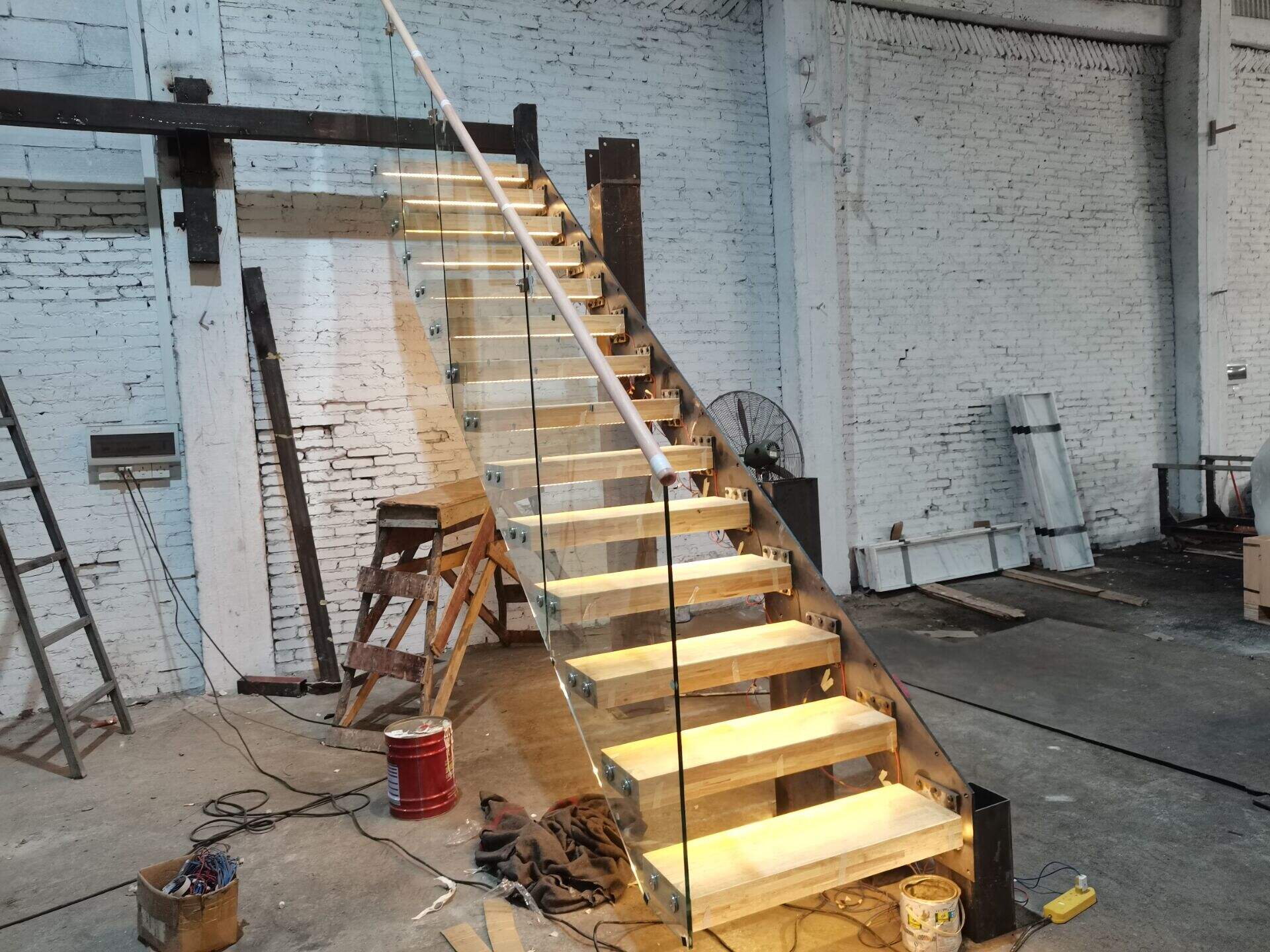 DB European-style staircase solid wood step floating stairs interior custom stairs space saving manufacture