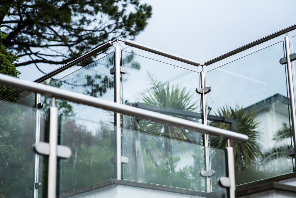 DB Hot Sale Baluster glass railing SGCC CE AS/NZS2208 modern design Deck outdoor stainless steel 304/316 glass railing post supplier