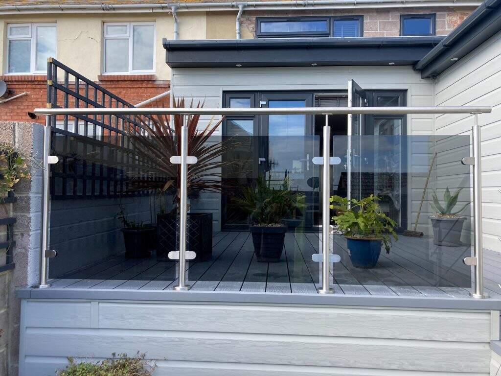 DB Hot Sale Baluster glass railing SGCC CE AS/NZS2208 modern design Deck outdoor stainless steel 304/316 glass railing post details