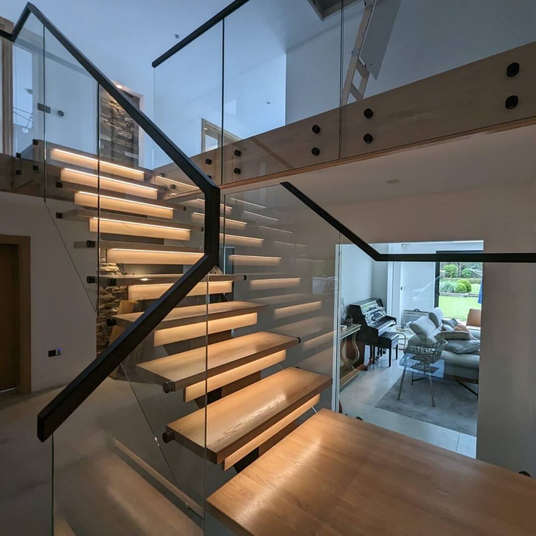 American style popular matte black mono stringer beam white oak open tread floating stairs with glass handrail railing supplier