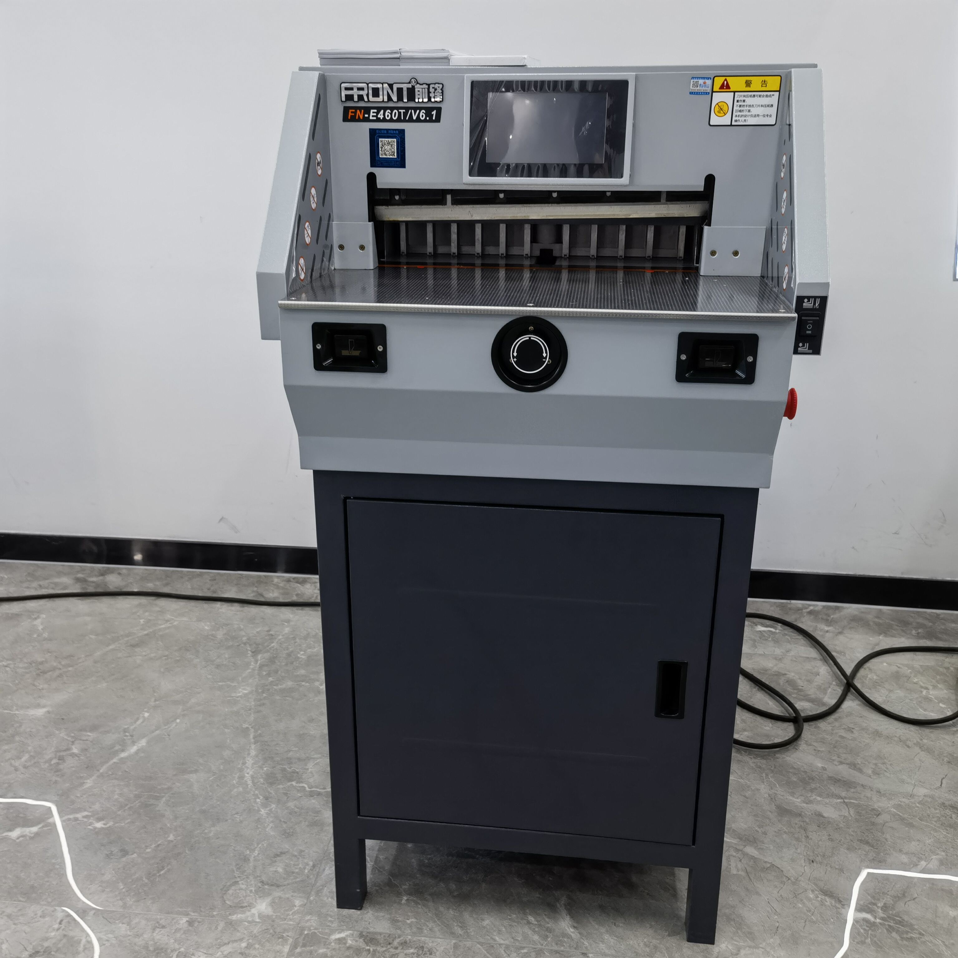 Heavy-duty guillotine for industrial paper cutting