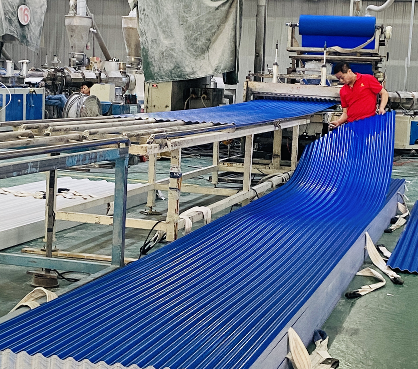 Ποια είναι τα πλεονεκτήματα των σύνθετων φύλλων οροφής ASAPVC;