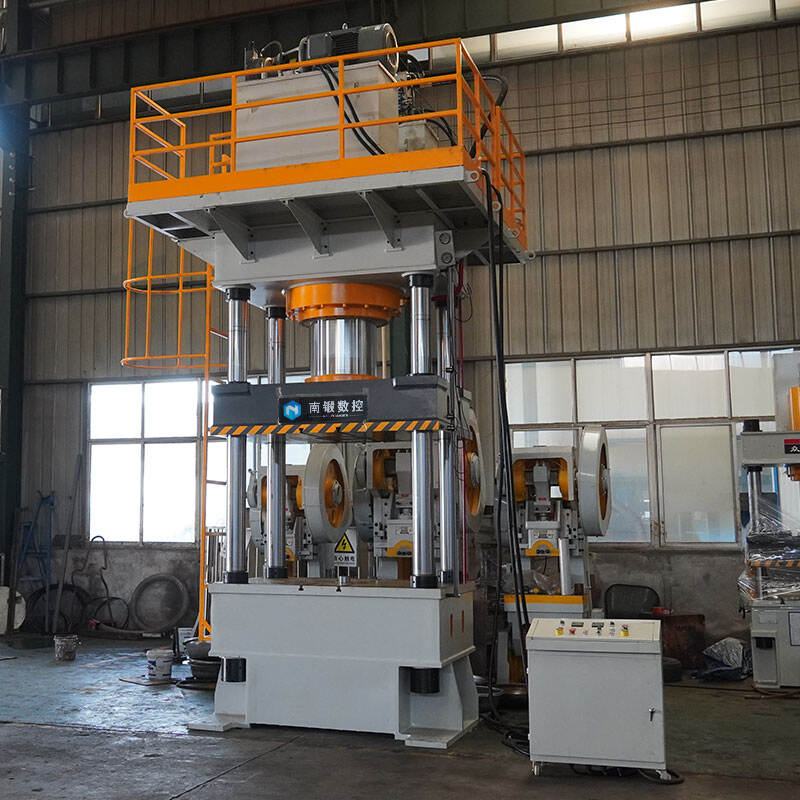 ماكينة ضغط حراري بسعة ٦٣٠ طن لتشكيل أغطية تثبيت الطيور من الألياف الزجاجية