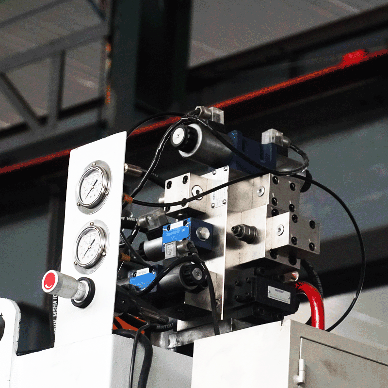 50 t automatinė cnc pramoninė hidraulinė presavimo mašina keturių kolonų 50 tonų kaina su įrankiu