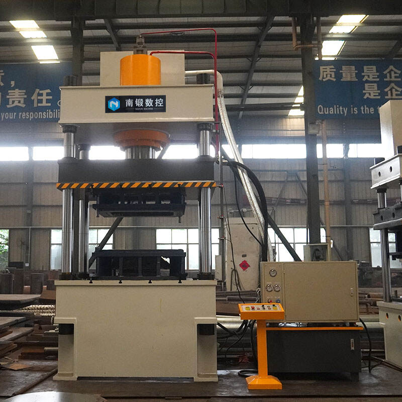 台車成形用油圧プレス