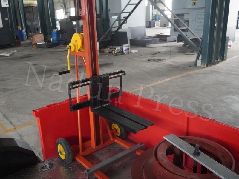 mobile solid tire press machine (1).JPG