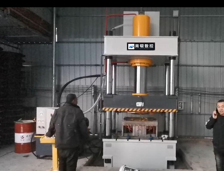 A 315-ton hydraulic press is used for molding resin manhole covers