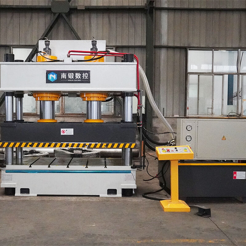 مكبس هيدروليكي بسعة ٣١٥ طنًا لصفائح الزنك الملونة وبلاط الحجر