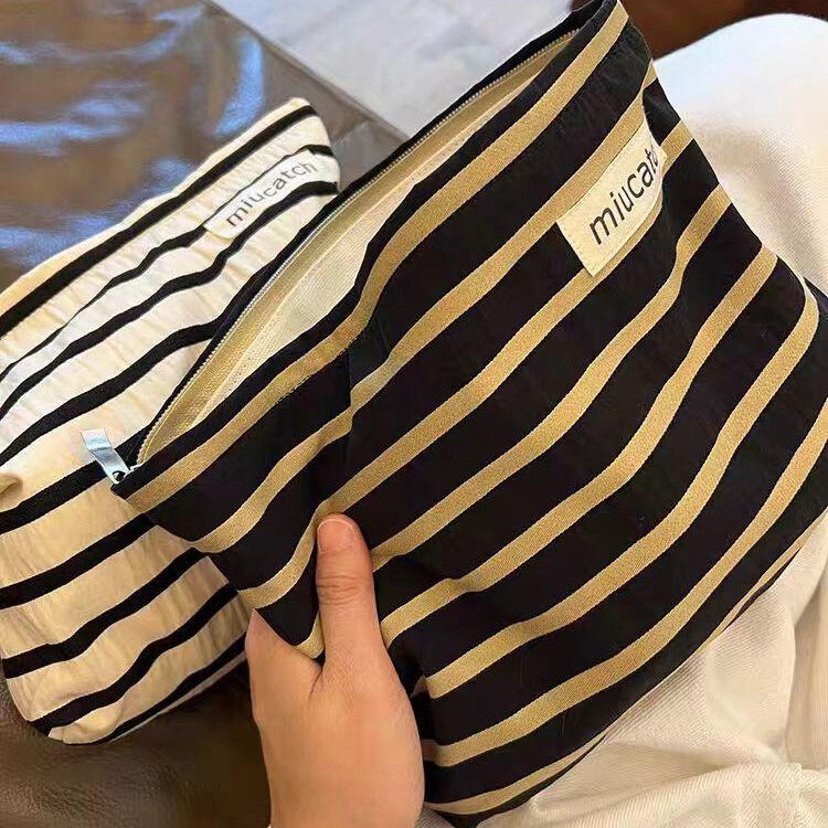 Fedezze fel környezetbarát csíkos kozmetikai táskáinkat