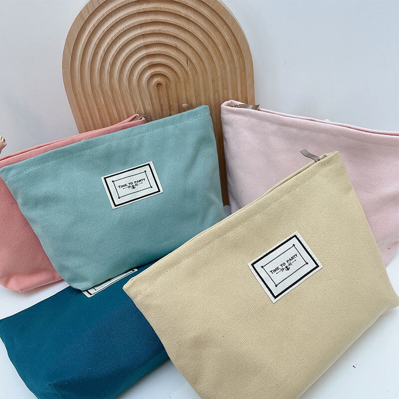 Testre szabható, környezetbarát anyagból készült sminktáska fenntartható utazáshoz