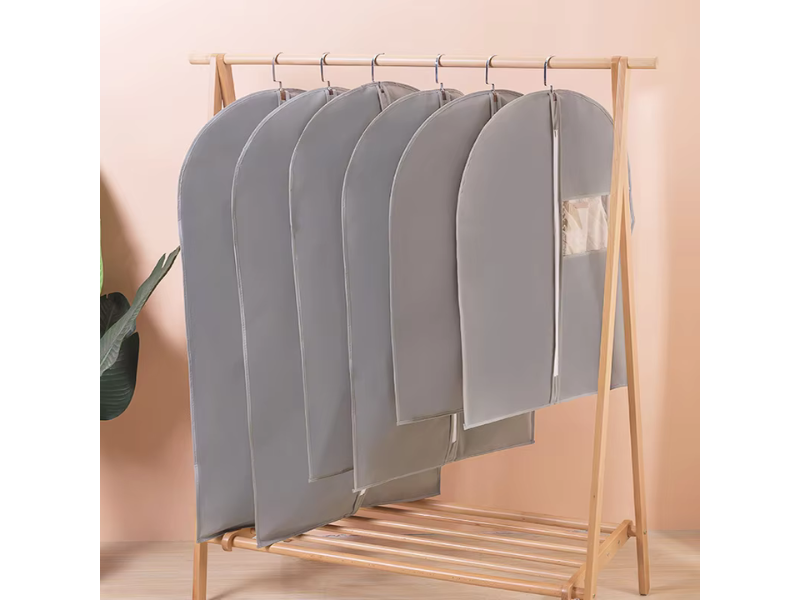 Why Use a Foldable Garment Bag?