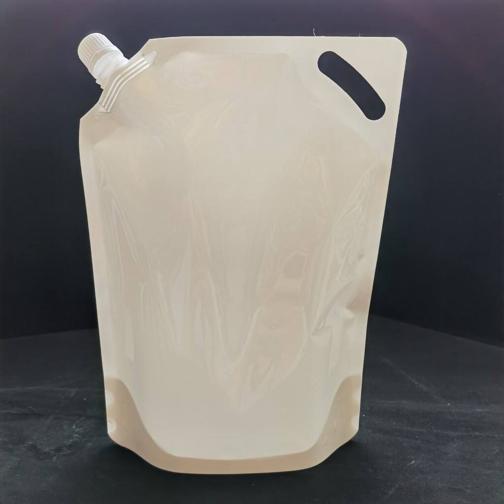 2.5L Food Grade Liquid Storage Plastic Water Bag Stand up Pouch with Spout Portable Handle for Outdoor Storage Vodka Champagne