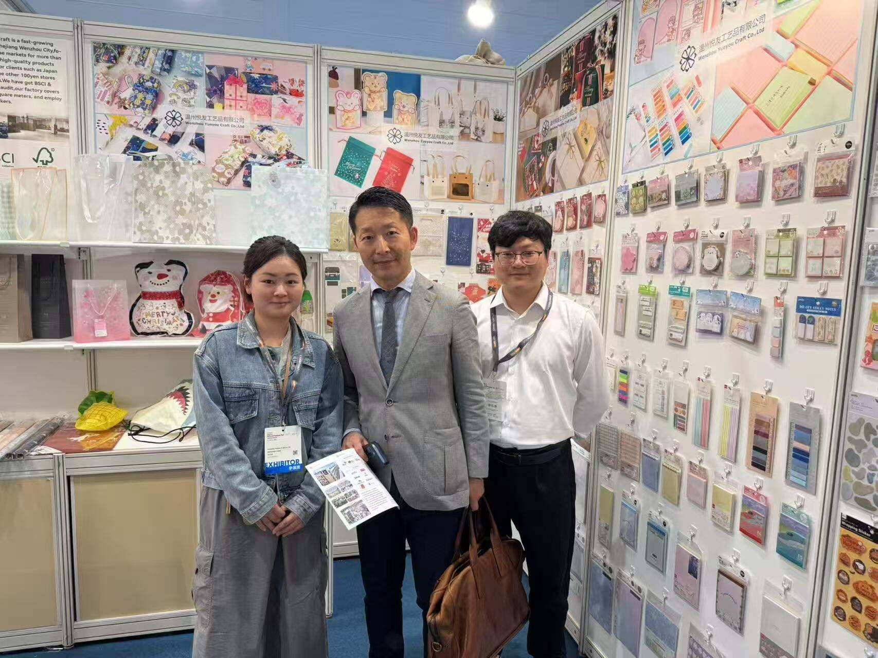 Yueyou Craft Debuts at 2025 Hong Kong Gifts Premium Fair Showcasing Innovative Packaging Solutions to Global Partners (2).jpg