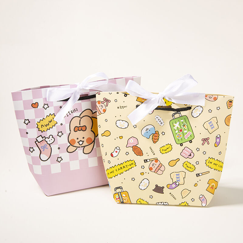 Cartoon Pattern Paper Gift Bag (3).JPG