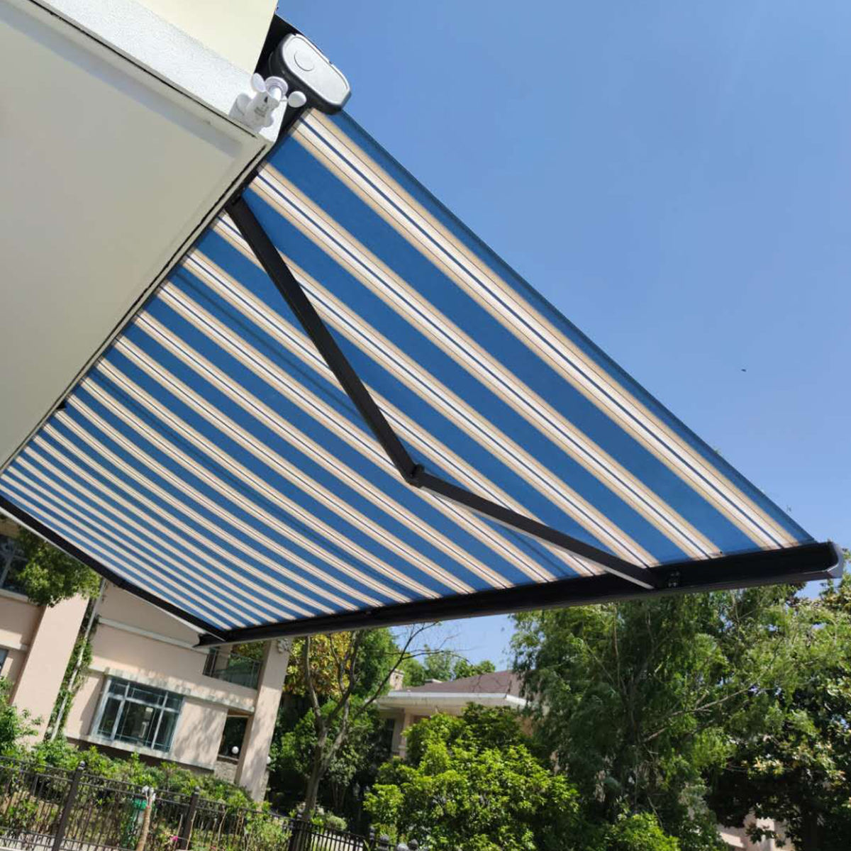 Oxford Polyester Fabric: The Sensible Choice for Outdoor Awnings