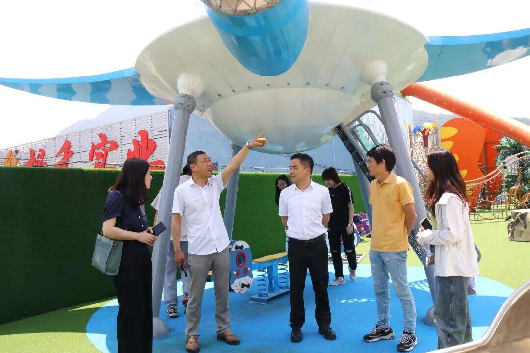 "Designers visit the company" - Visiting Yongjia Amusement Equipment Company