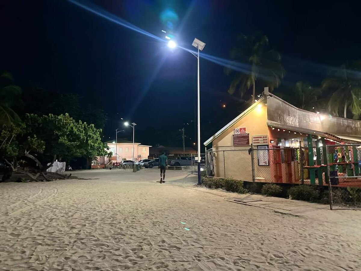 אורות רחוב LED סולריים עם פרויקט תאורה בגובה 8 מטר