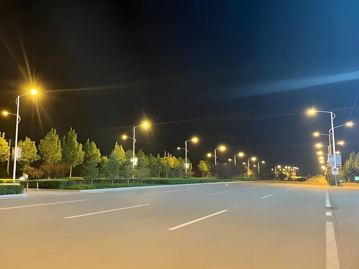 פרויקט תאורת הדרכים של ממשלת עיראק: 240 וואט, 2,000 יחידות של אורות רחוב LED