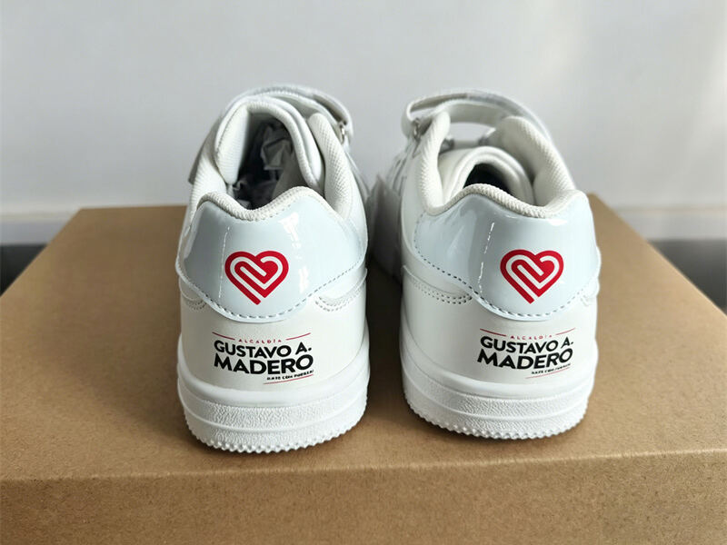 Delivered 130,000 pairs of student shoes to the Mexican government