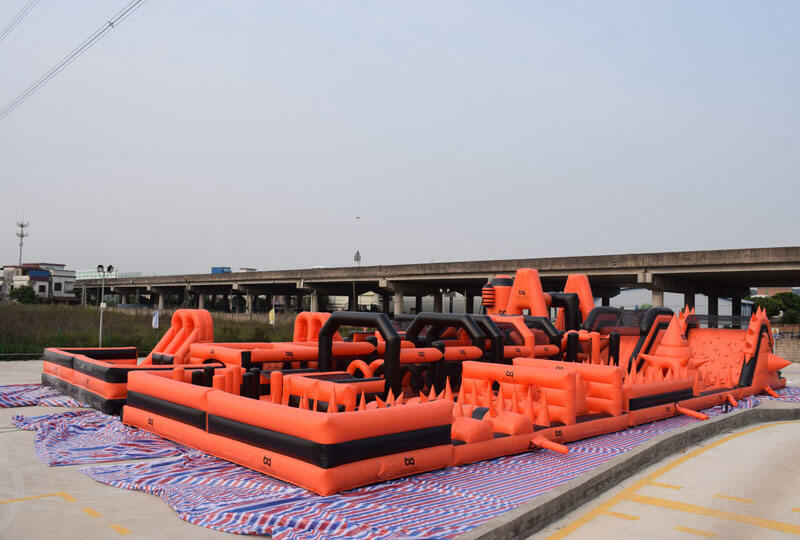 CH INFLATABLE OBSTACLE COURSE