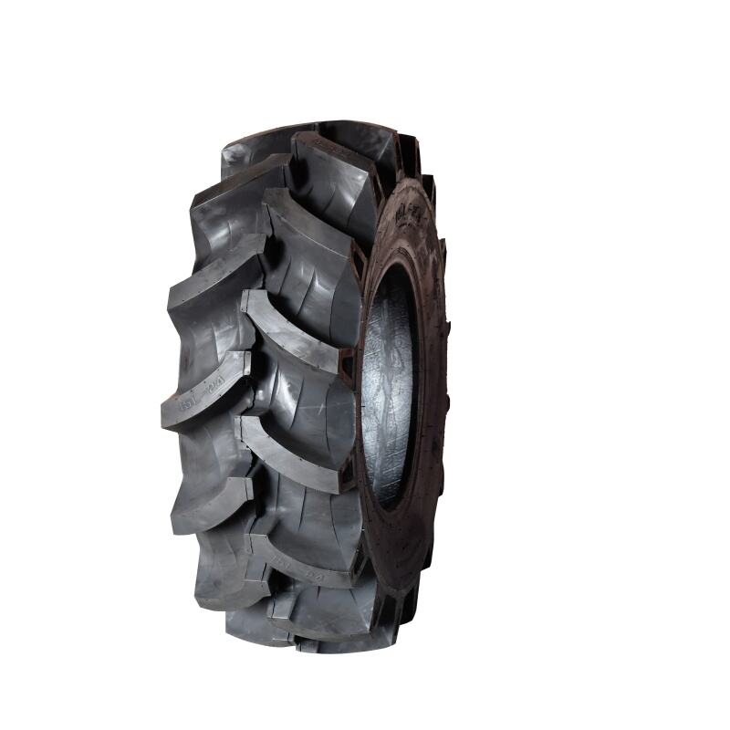 Skewed agricultural tire R-2 wide